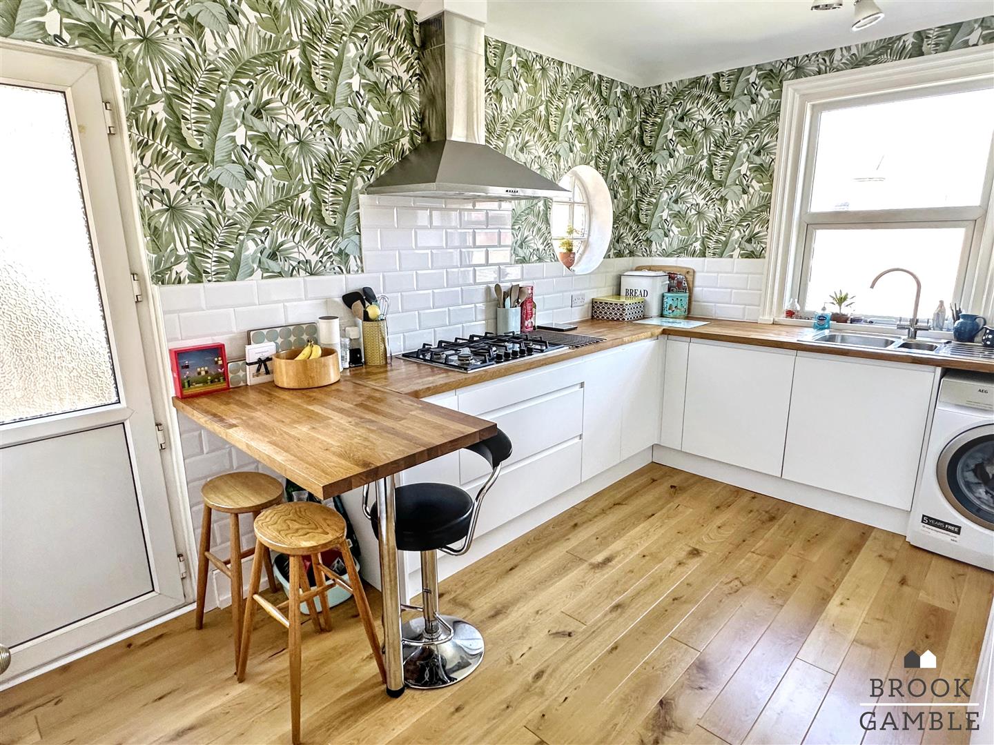 3 Bedroom Maisonette. Vicarage Road in Eastbourne,  7
